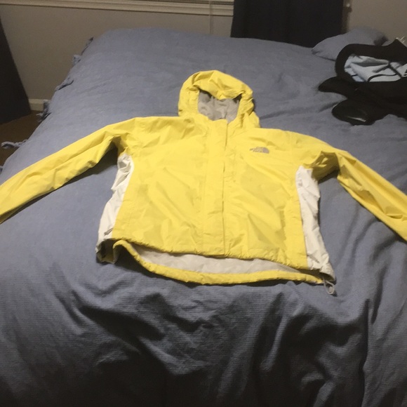 Yellow north face jacket women’s - Picture 3 of 6